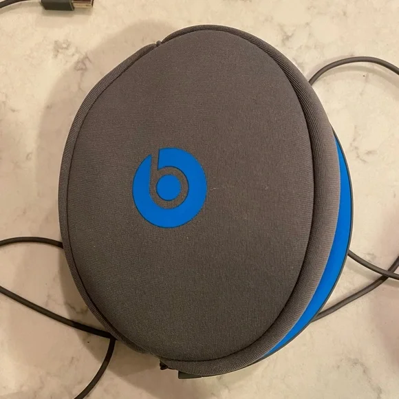 Beats Solo Wireless headphones